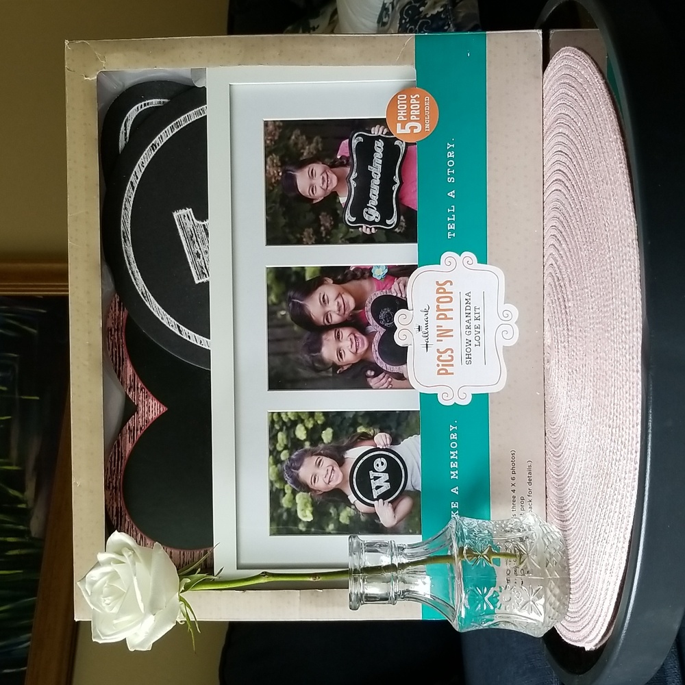 Hallmark Pics 'N' Props Grandma Love Kit